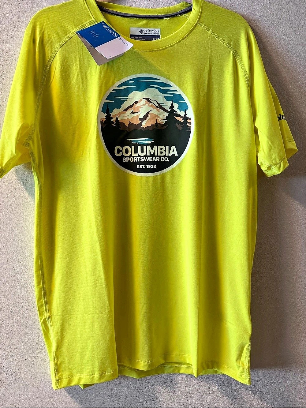 Columbia Sportswear Co. graphic tee Graphic Tee Yellow Size Medium NWT